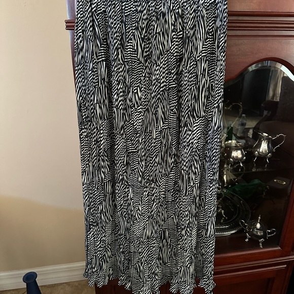 Skirts - Picture 4 of 4